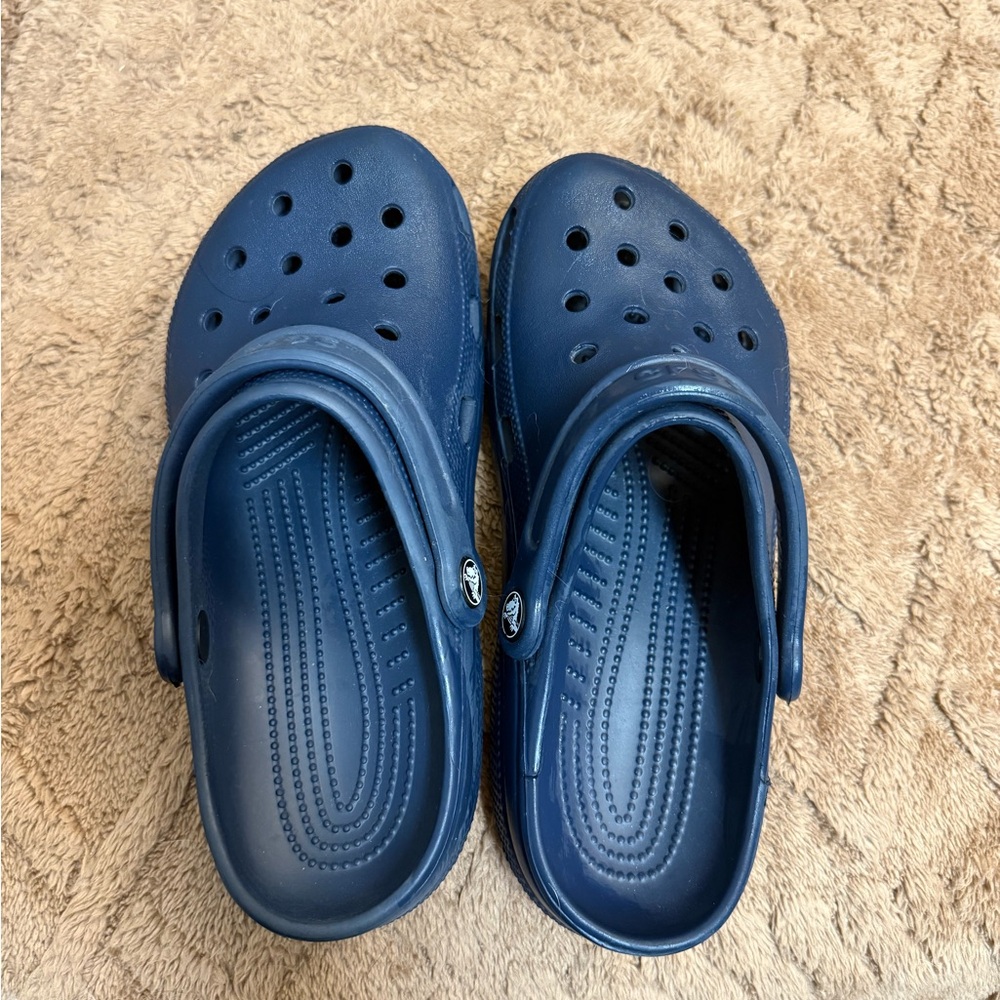 Crocs Classic Clogs, Navy, Women’s 9/Men’s 7